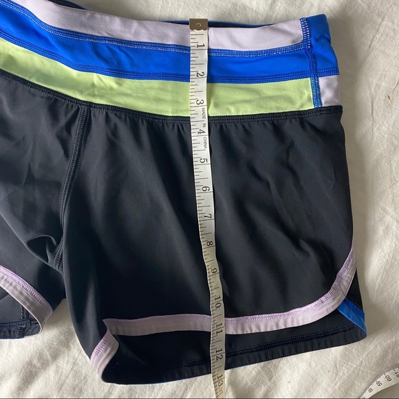 Lululemon Black / Tricolored Shorts Size 6 - Picture 8 of 16